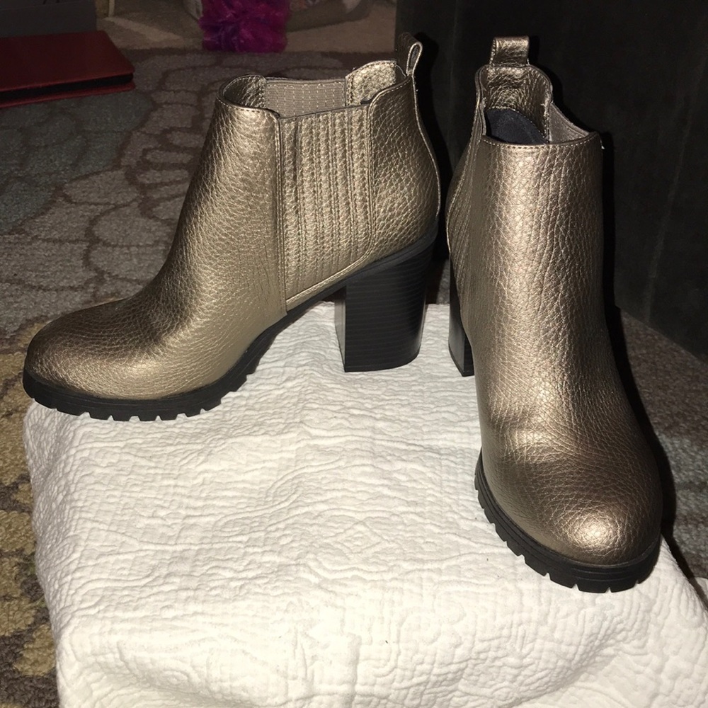 Never worn! Metallic booties, Sam & Libby - size 9